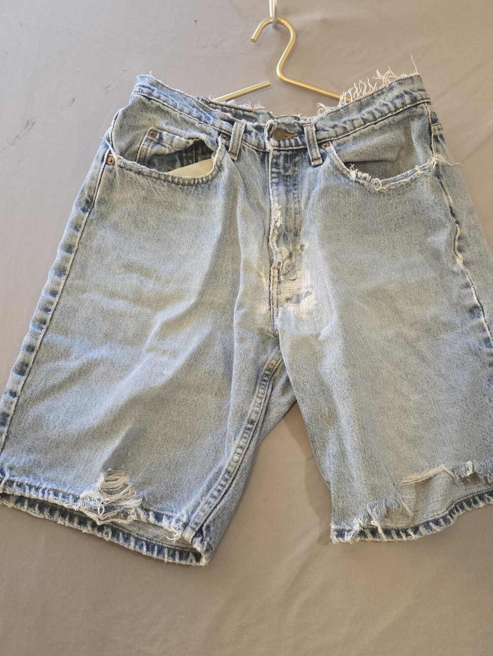 Levi's Men's Distressed Light Blue Denim VTG Shorts 31W